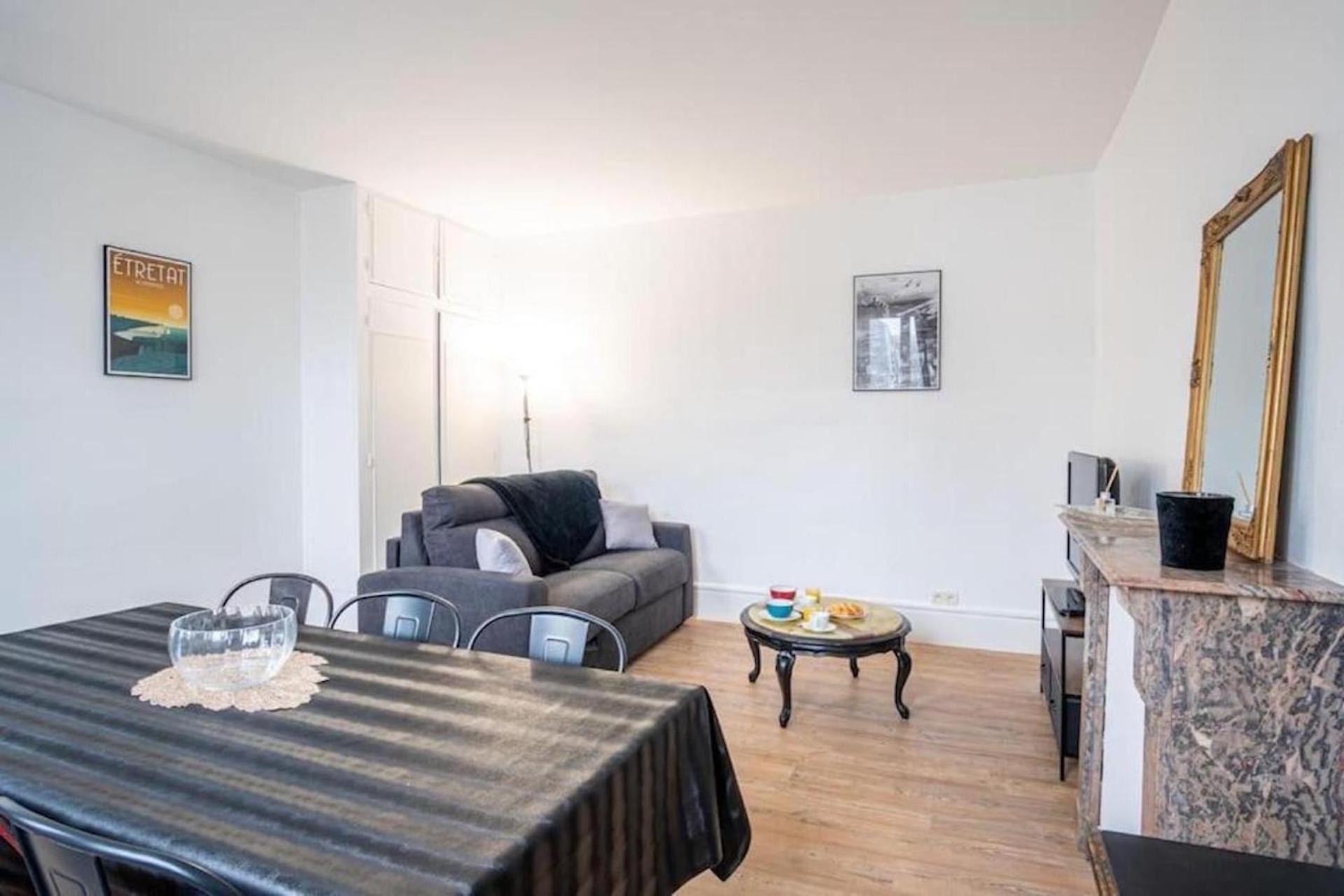 Le Boujou - Place De Parking - 200m Apartment